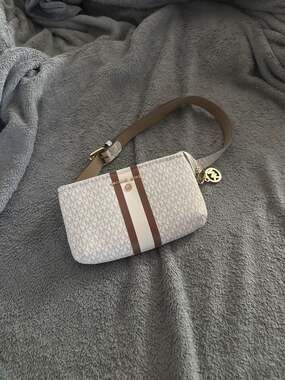 Michael Kors Logo Center Stripe Belt Bag Fanny Pack Vanilla